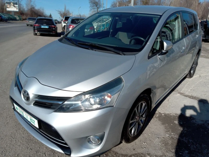 Toyota Verso 1.6 D-4D/6+ 1 места/Обслужена, снимка 1 - Автомобили и джипове - 44087977