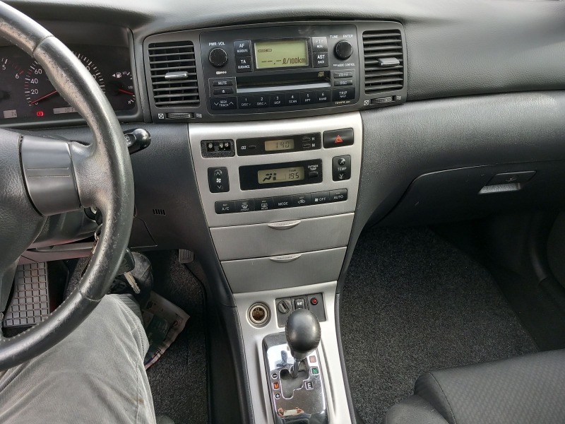 Toyota Corolla 1.4 d4d автоматик 90кс италия, снимка 10 - Автомобили и джипове - 45325107