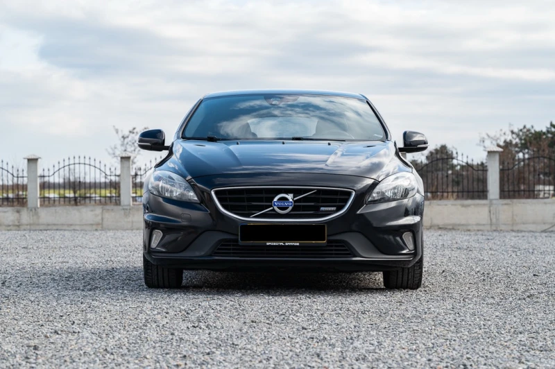 Volvo V40 D4/R-Design/ Summum, снимка 1 - Автомобили и джипове - 49038073