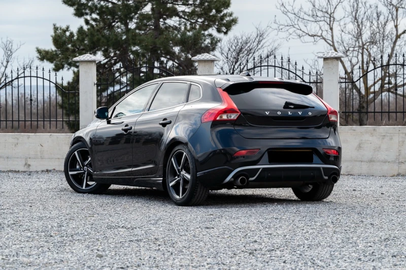 Volvo V40 D4/R-Design/ Summum, снимка 8 - Автомобили и джипове - 49038073