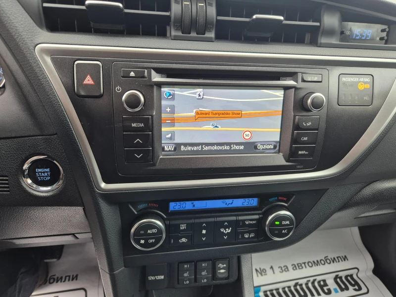 Toyota Auris 1.4D-4D FULL NAVI KEYLESS CAMERA КОЖА, снимка 12 - Автомобили и джипове - 52308329