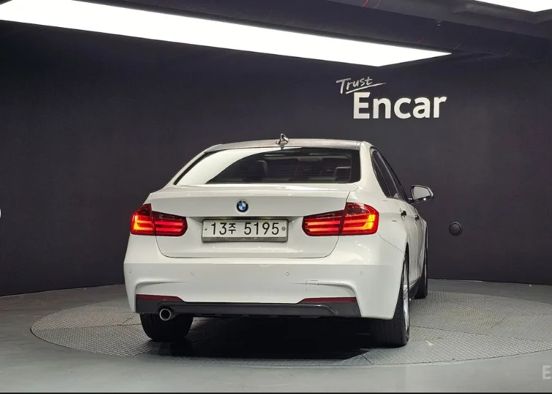 BMW 320 d * M-Package* * HeadUp* AвтоКредит* (ЦЕНА ДО БГ) - изображение 5