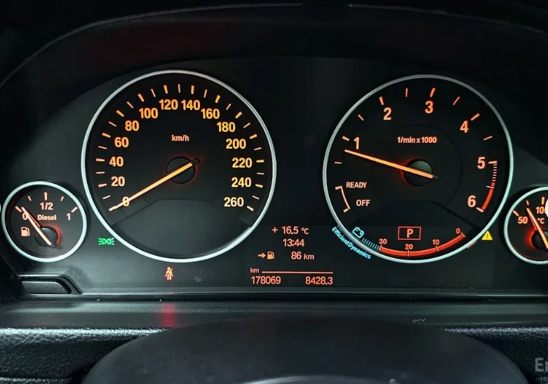 BMW 320 d * M-Package* * HeadUp* AвтоКредит* (ЦЕНА ДО БГ) - изображение 8