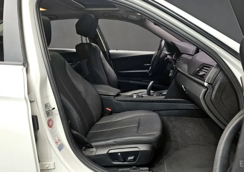 BMW 320 d * M-Package* * HeadUp* AвтоКредит* (ЦЕНА ДО БГ) - изображение 9