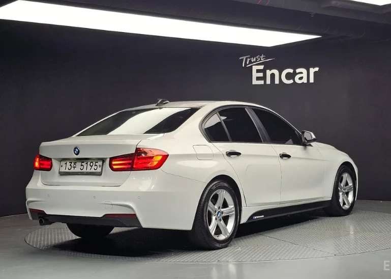 BMW 320 d * M-Package* * HeadUp* AвтоКредит* (ЦЕНА ДО БГ) - изображение 4