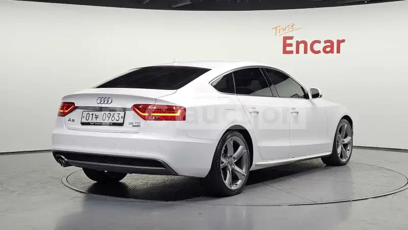 Audi A5 2.0TDI* Quattro* ОБДУХВАНЕ* КАМЕРА* ПАМЕТ, снимка 2 - Автомобили и джипове - 54223938