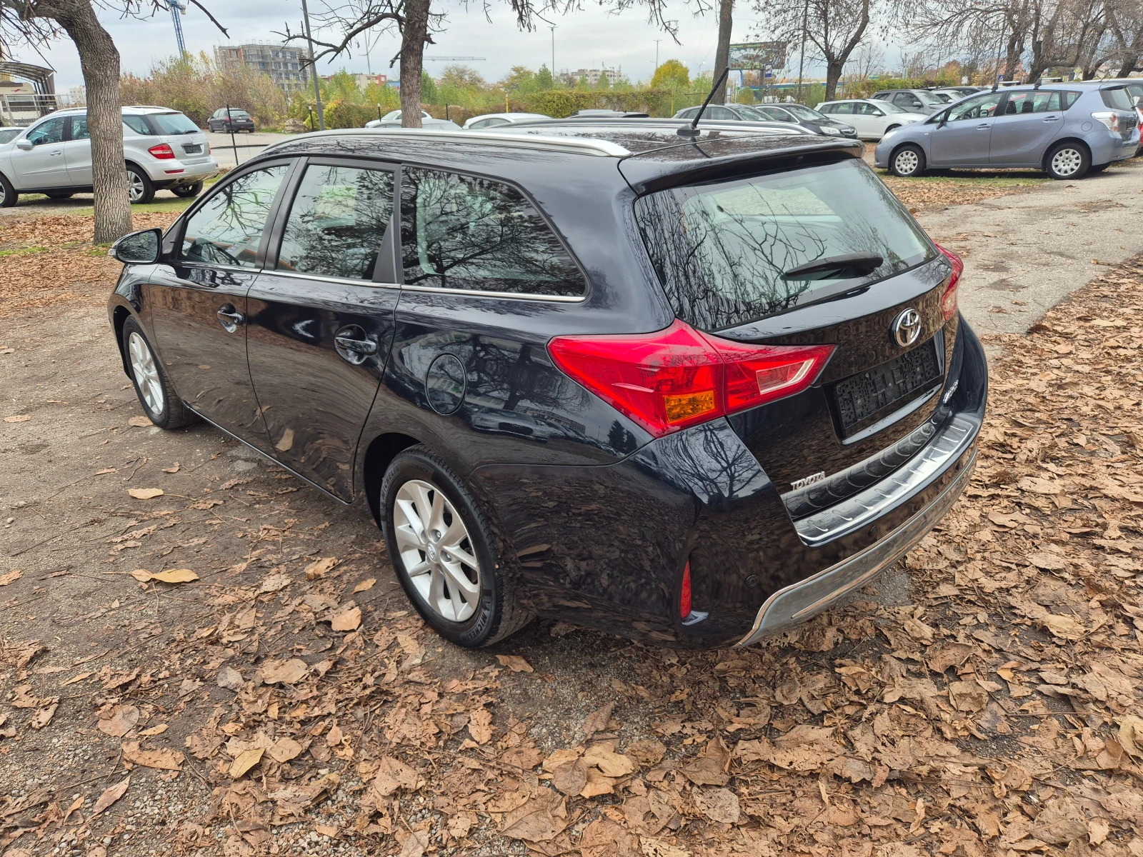 Toyota Auris 1.4D-4D FULL NAVI KEYLESS CAMERA КОЖА - изображение 6