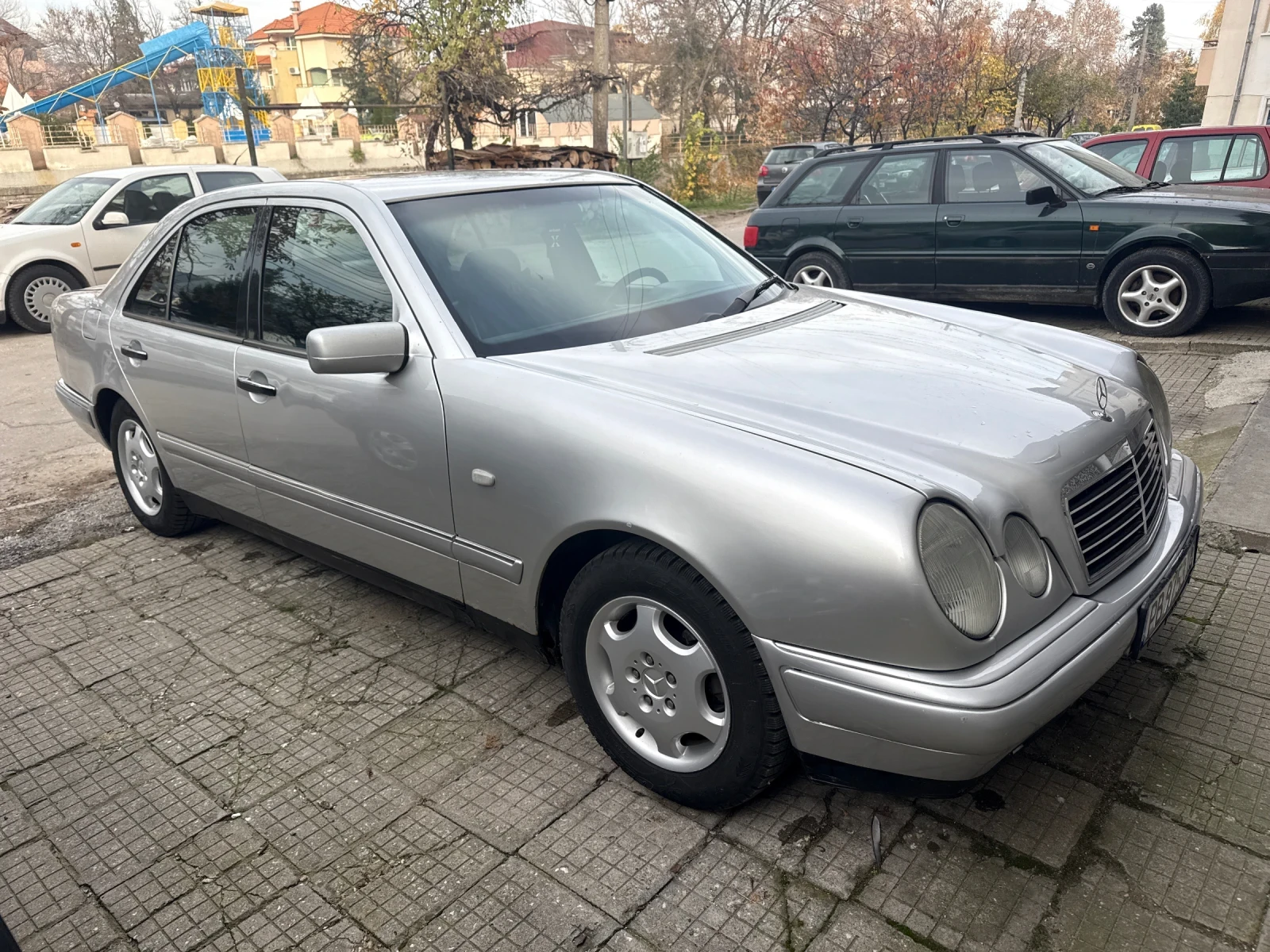 Mercedes-Benz E 200  - изображение 2