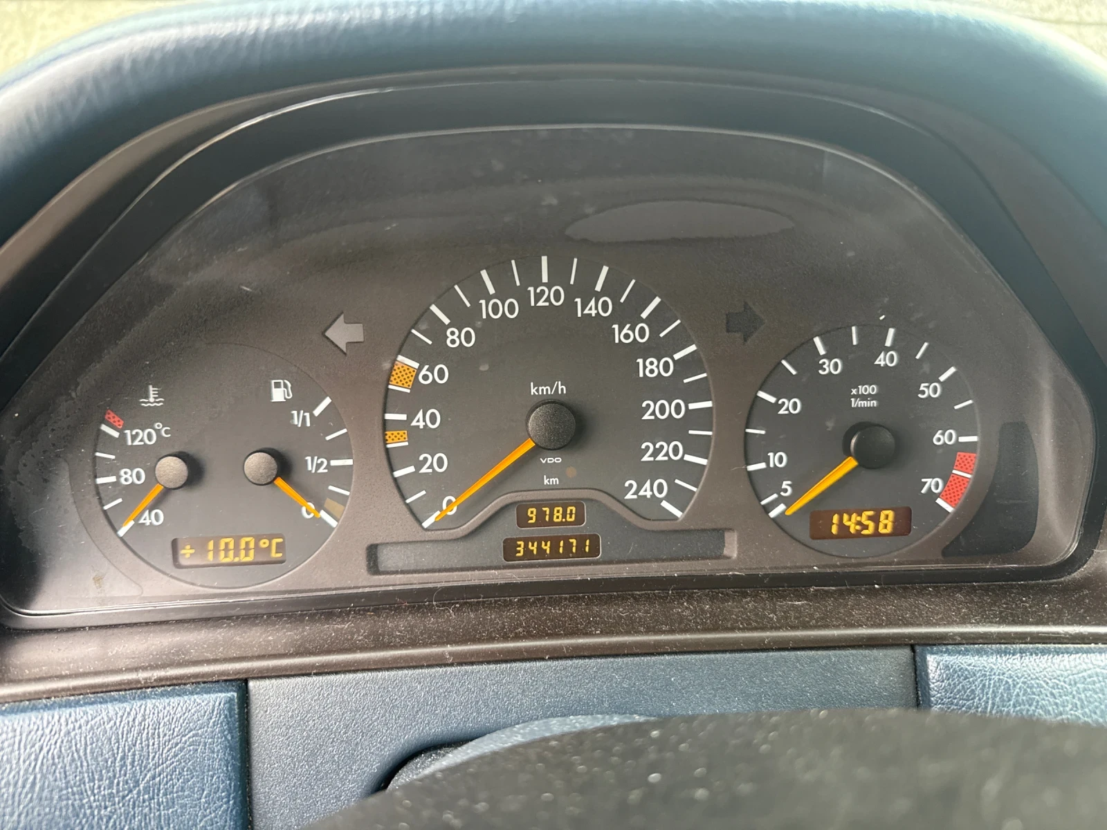 Mercedes-Benz E 200  - изображение 8