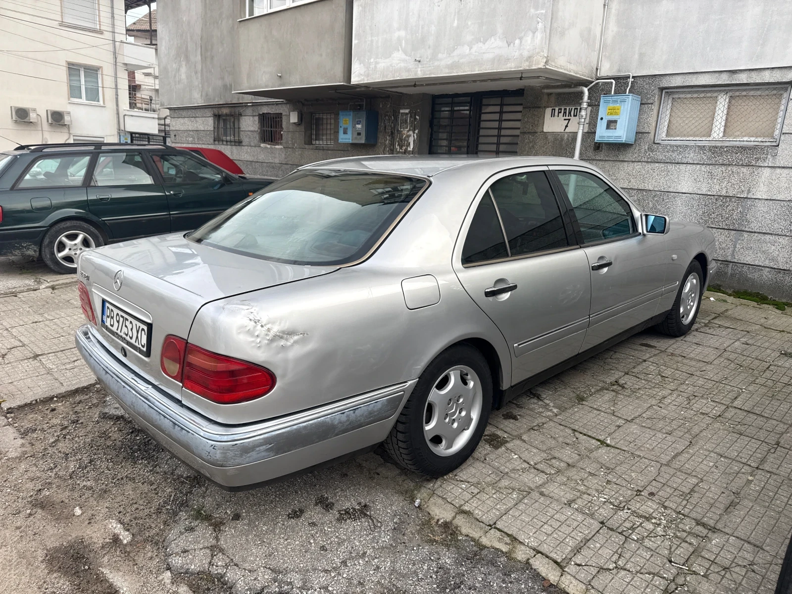 Mercedes-Benz E 200  - изображение 5