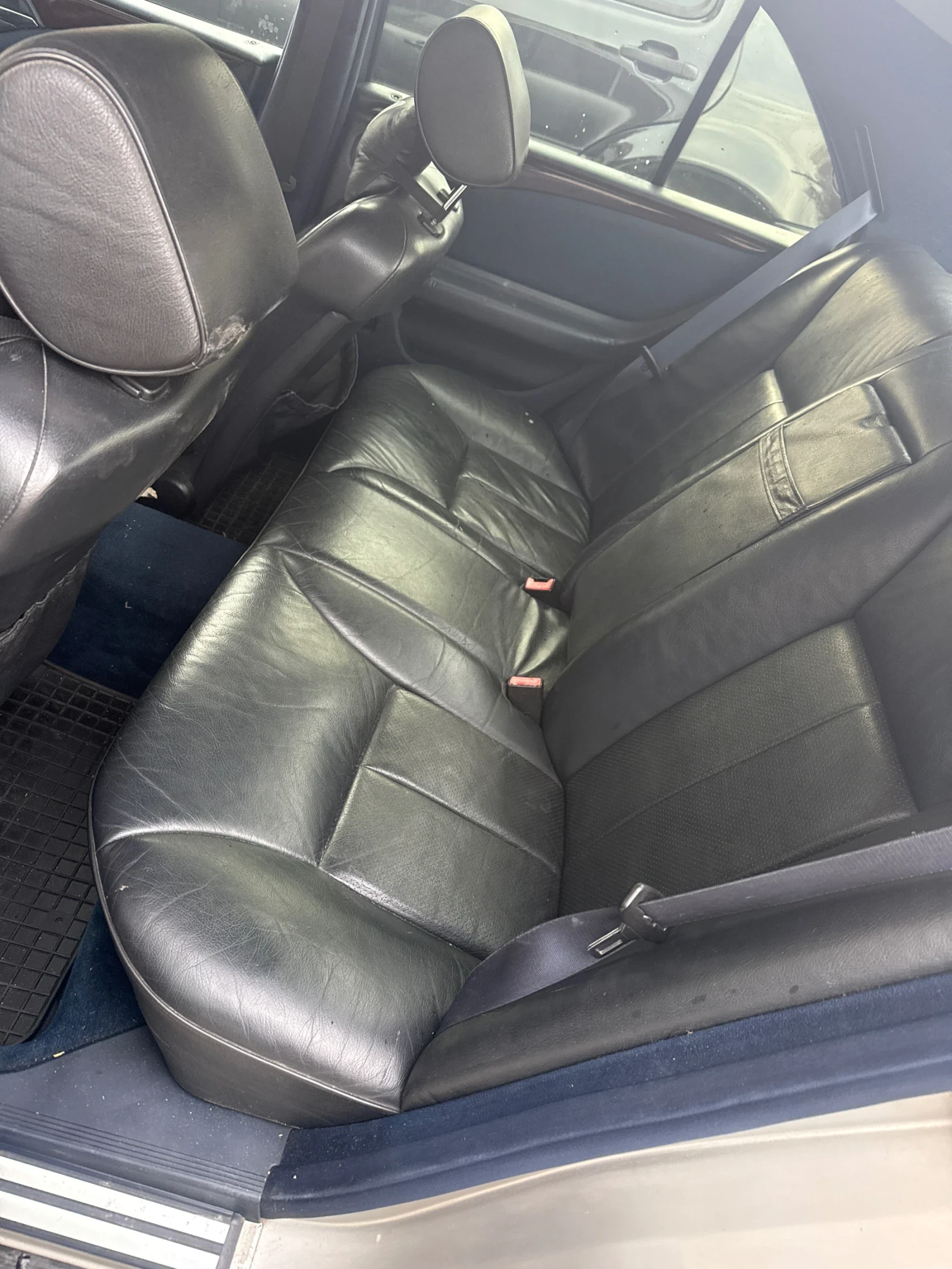 Mercedes-Benz E 200  - изображение 10