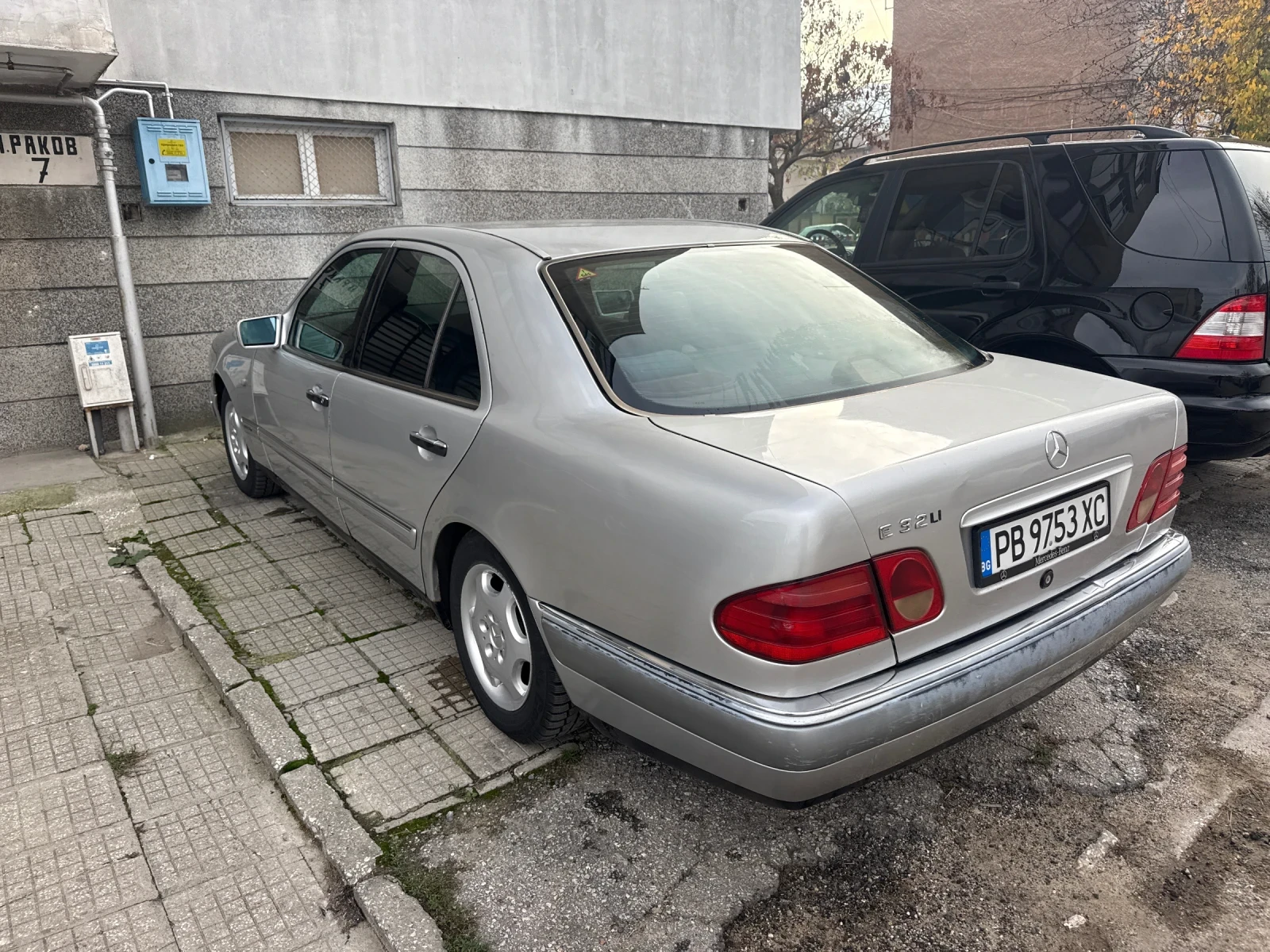 Mercedes-Benz E 200  - изображение 4