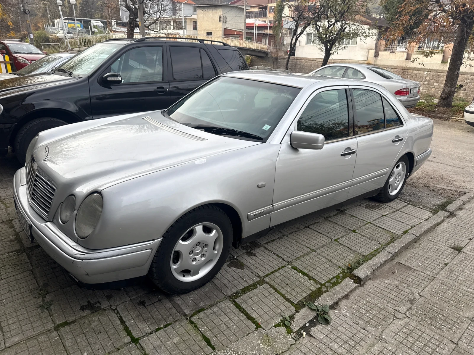 Mercedes-Benz E 200  - изображение 3