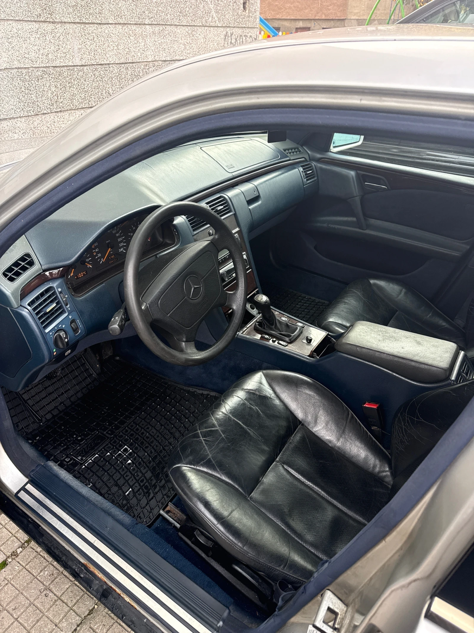 Mercedes-Benz E 200  - изображение 6