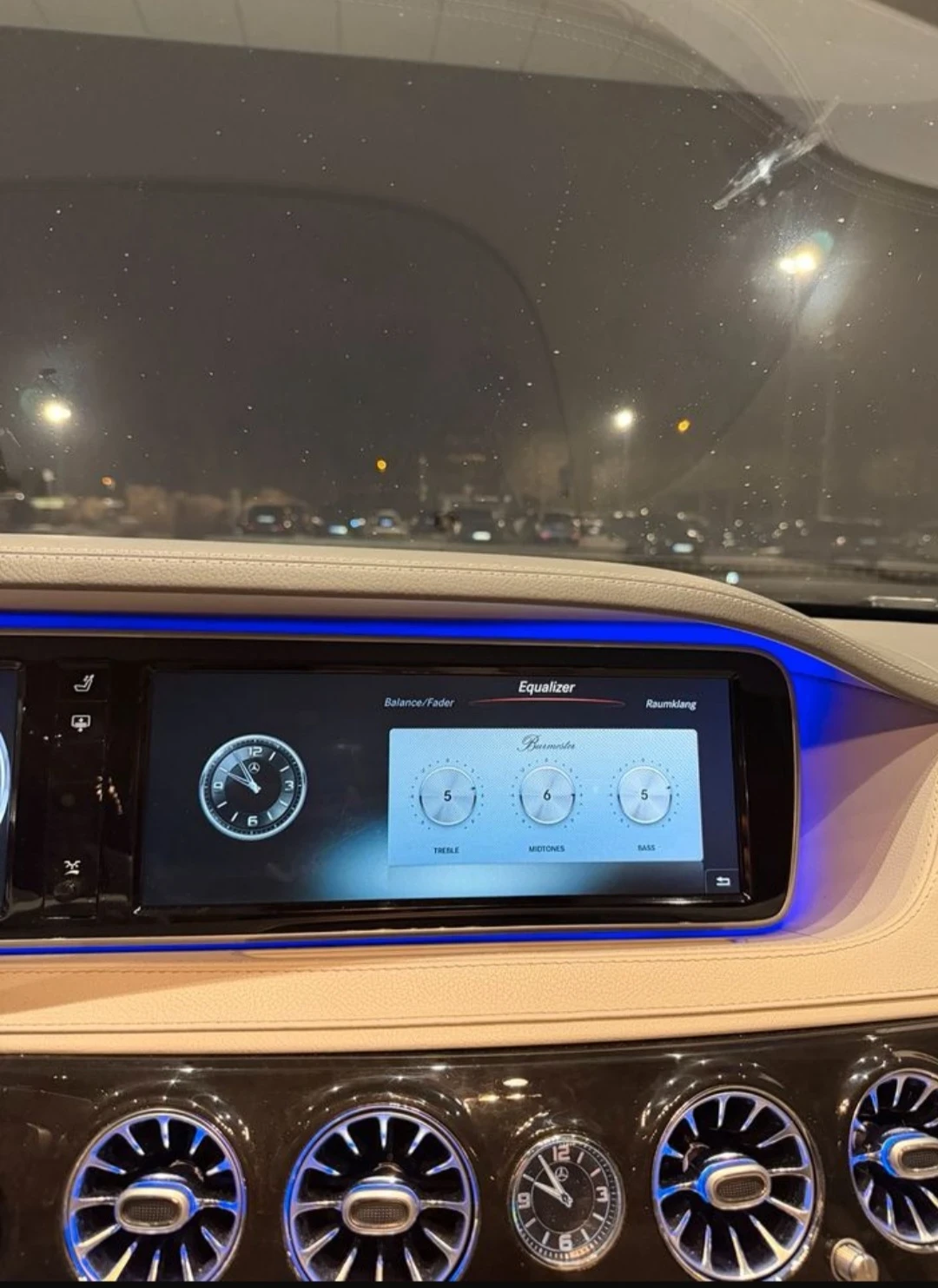 Mercedes-Benz S 350 6.3 AMG OPTIC/PANO /BURMESTER/3D/DISTR/3xTV/MASAGE, снимка 17 - Автомобили и джипове - 54021113