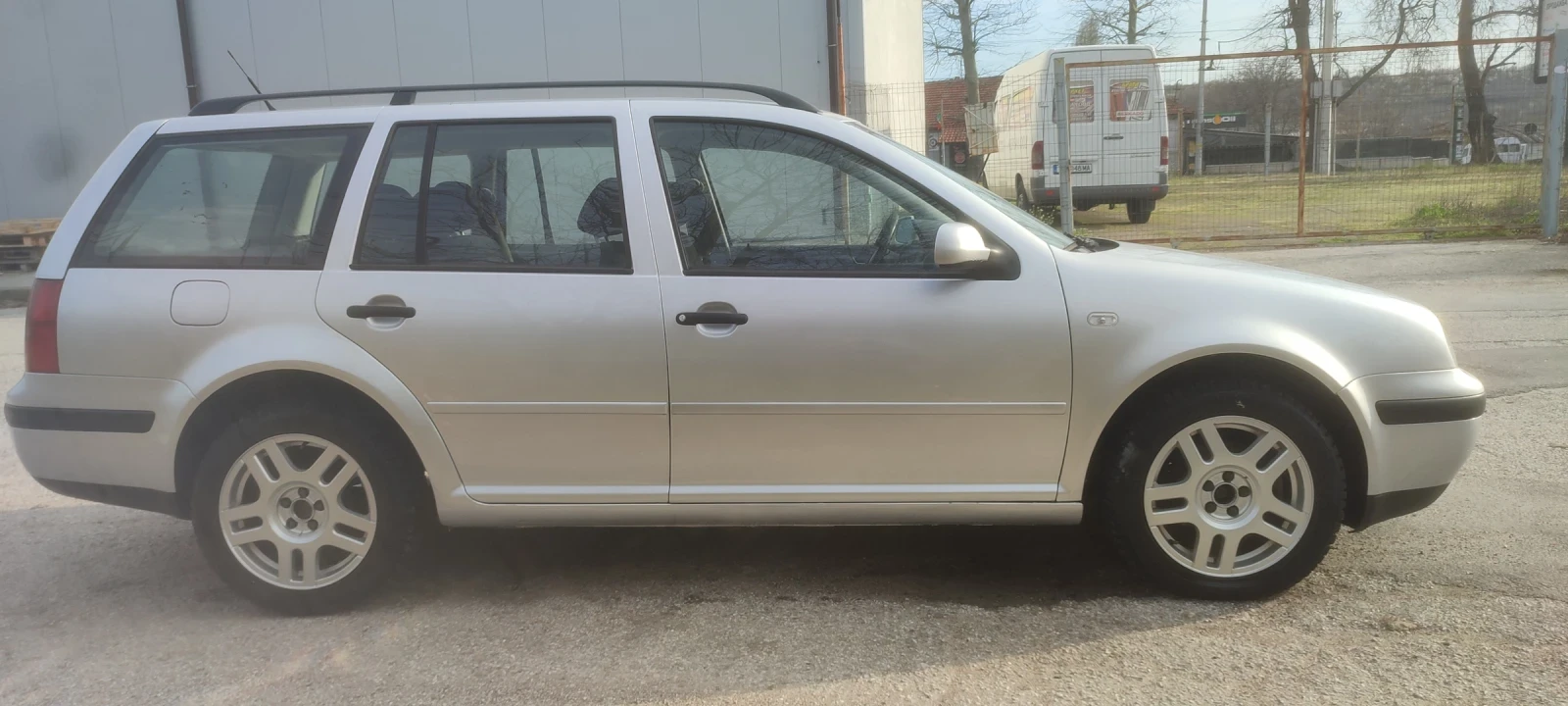 VW Golf Variant 1.9 TDI, снимка 5 - Автомобили и джипове - 54349459