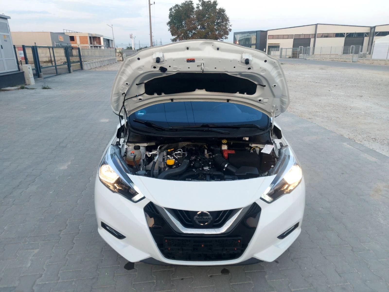 Nissan Micra 1.0i, снимка 5 - Автомобили и джипове - 54311330