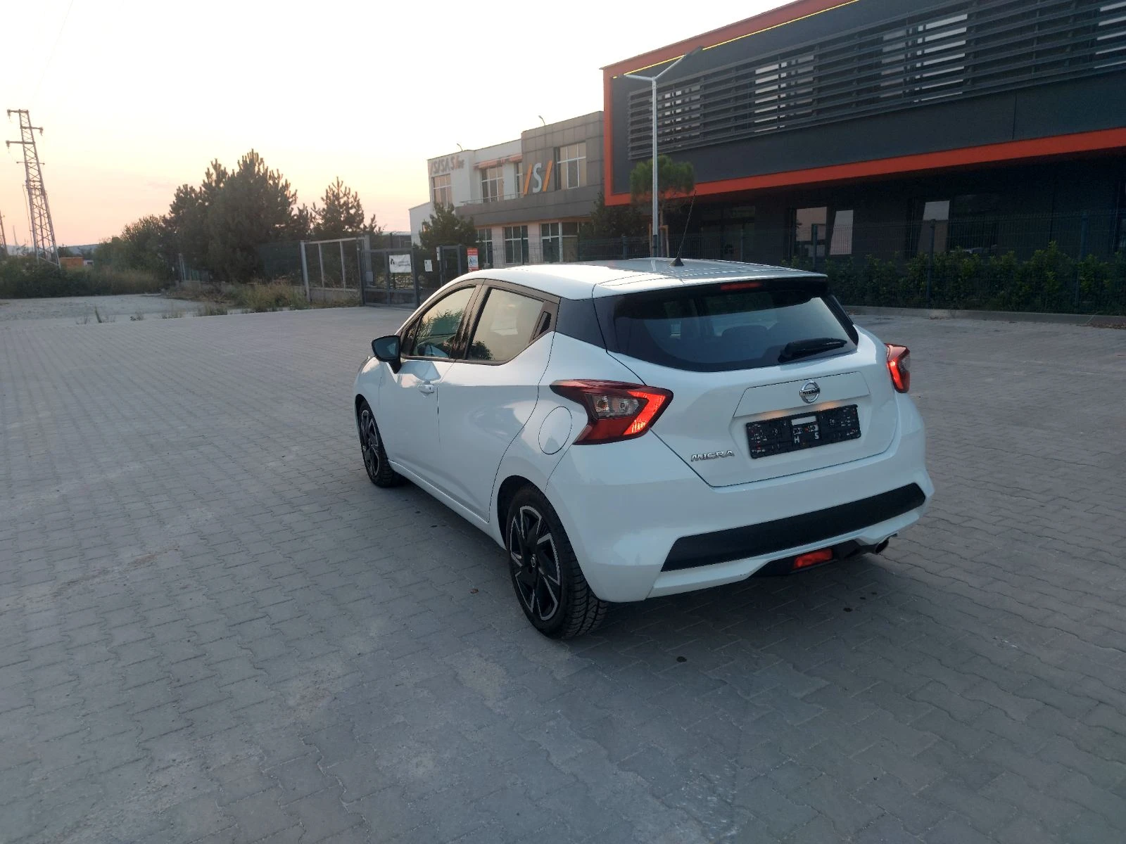 Nissan Micra 1.0i, снимка 2 - Автомобили и джипове - 54311330