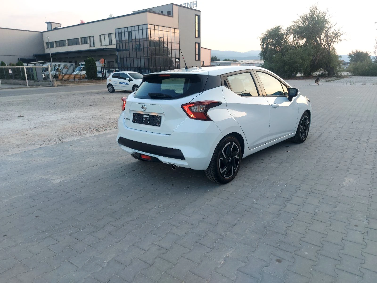 Nissan Micra 1.0i, снимка 3 - Автомобили и джипове - 54311330