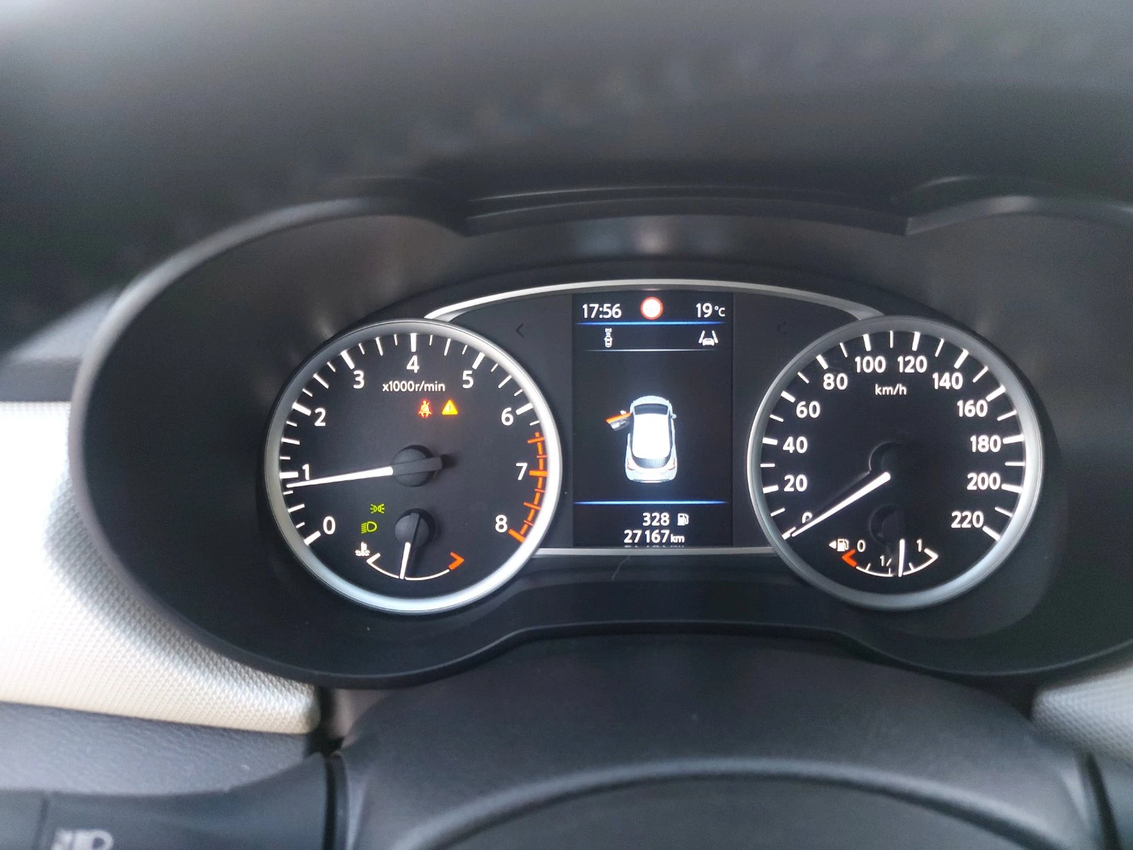 Nissan Micra 1.0i, снимка 9 - Автомобили и джипове - 54311330