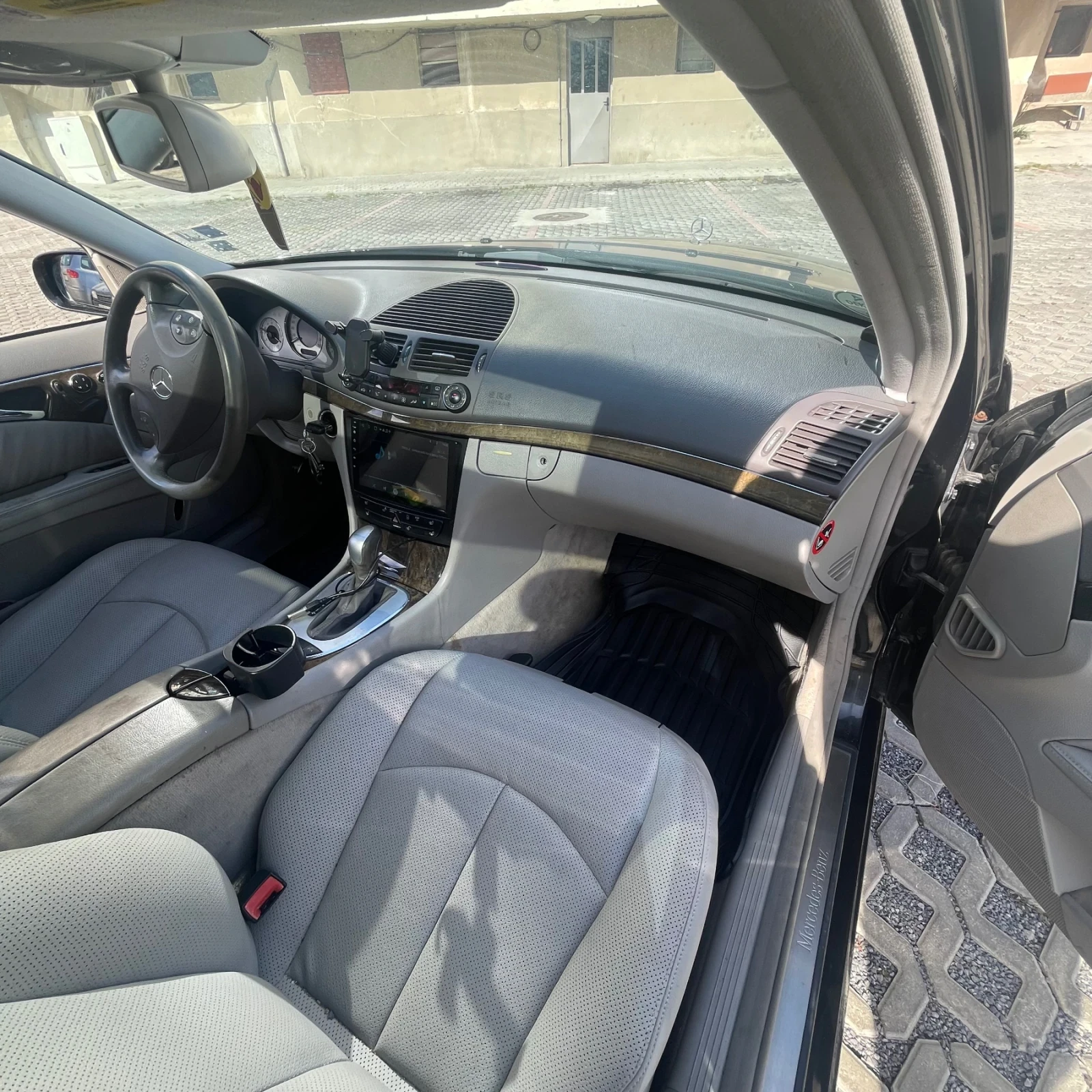 Mercedes-Benz E 320 4-Matic, снимка 2 - Автомобили и джипове - 54487011