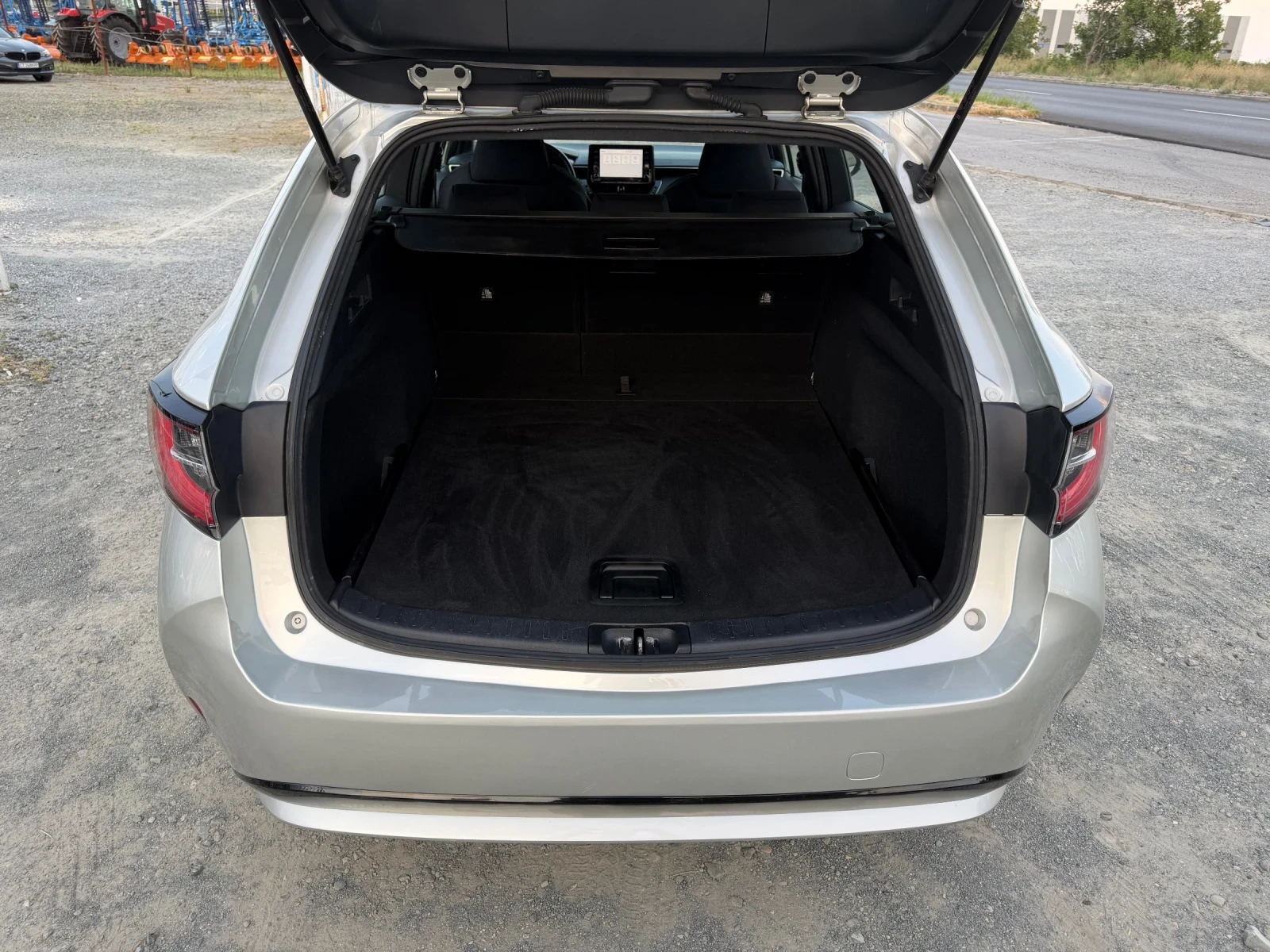 Toyota Corolla HYBRID / АВТОМАТИК / ЕВРО6 / ДИСТРОНИК / ЛЕД, снимка 14 - Автомобили и джипове - 55565271