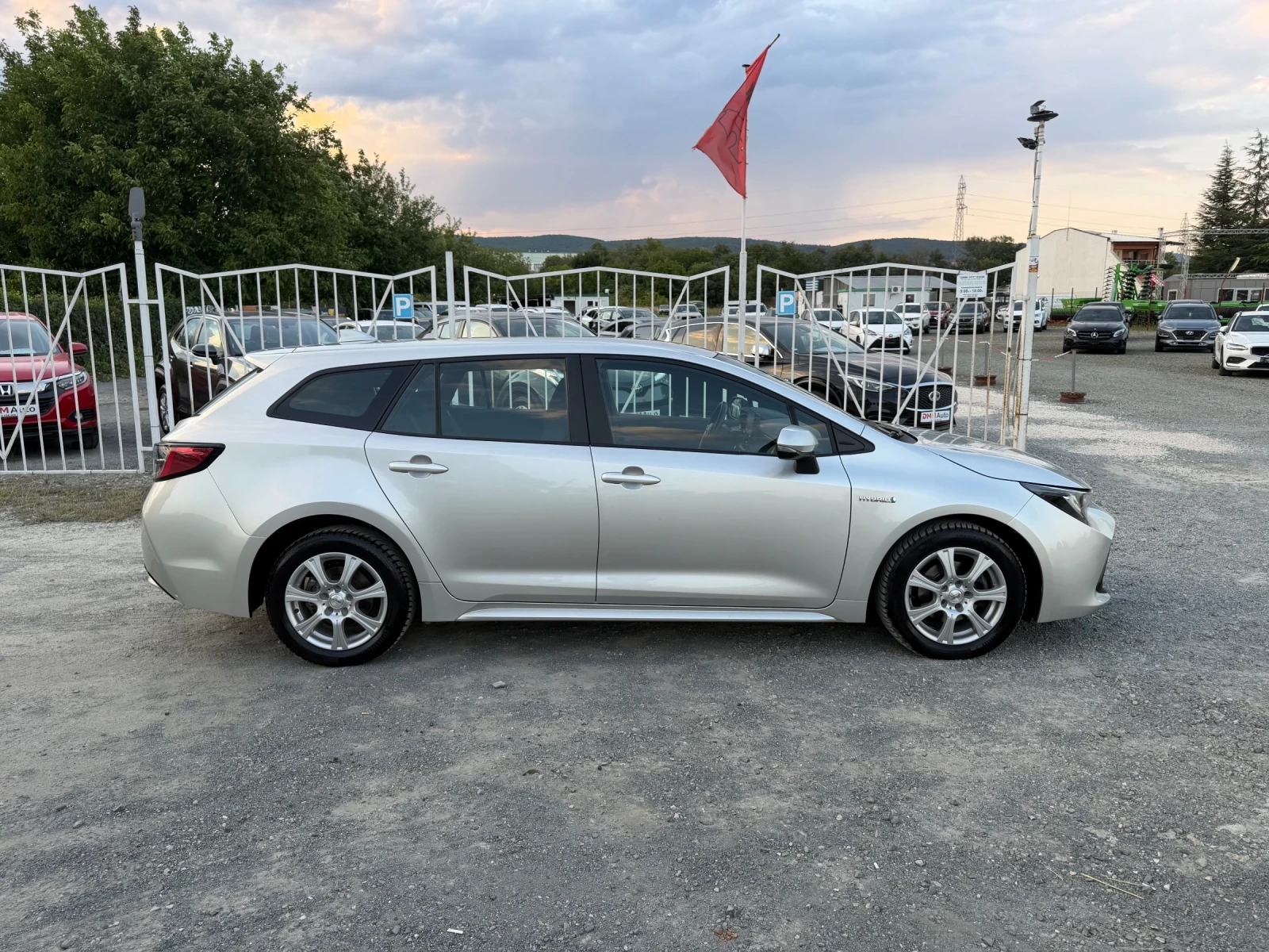 Toyota Corolla HYBRID / АВТОМАТИК / ЕВРО6 / ДИСТРОНИК / ЛЕД, снимка 4 - Автомобили и джипове - 55565271