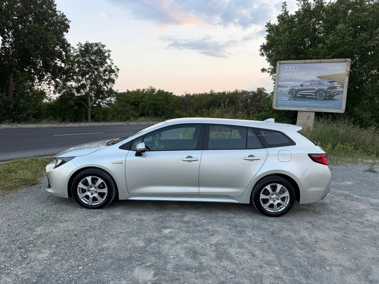 Toyota Corolla HYBRID / АВТОМАТИК / ЕВРО6 / ДИСТРОНИК / ЛЕД, снимка 7 - Автомобили и джипове - 55565271