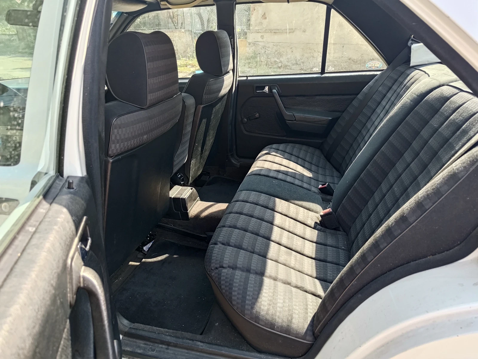 Mercedes-Benz 190 Е, снимка 14 - Автомобили и джипове - 55883792