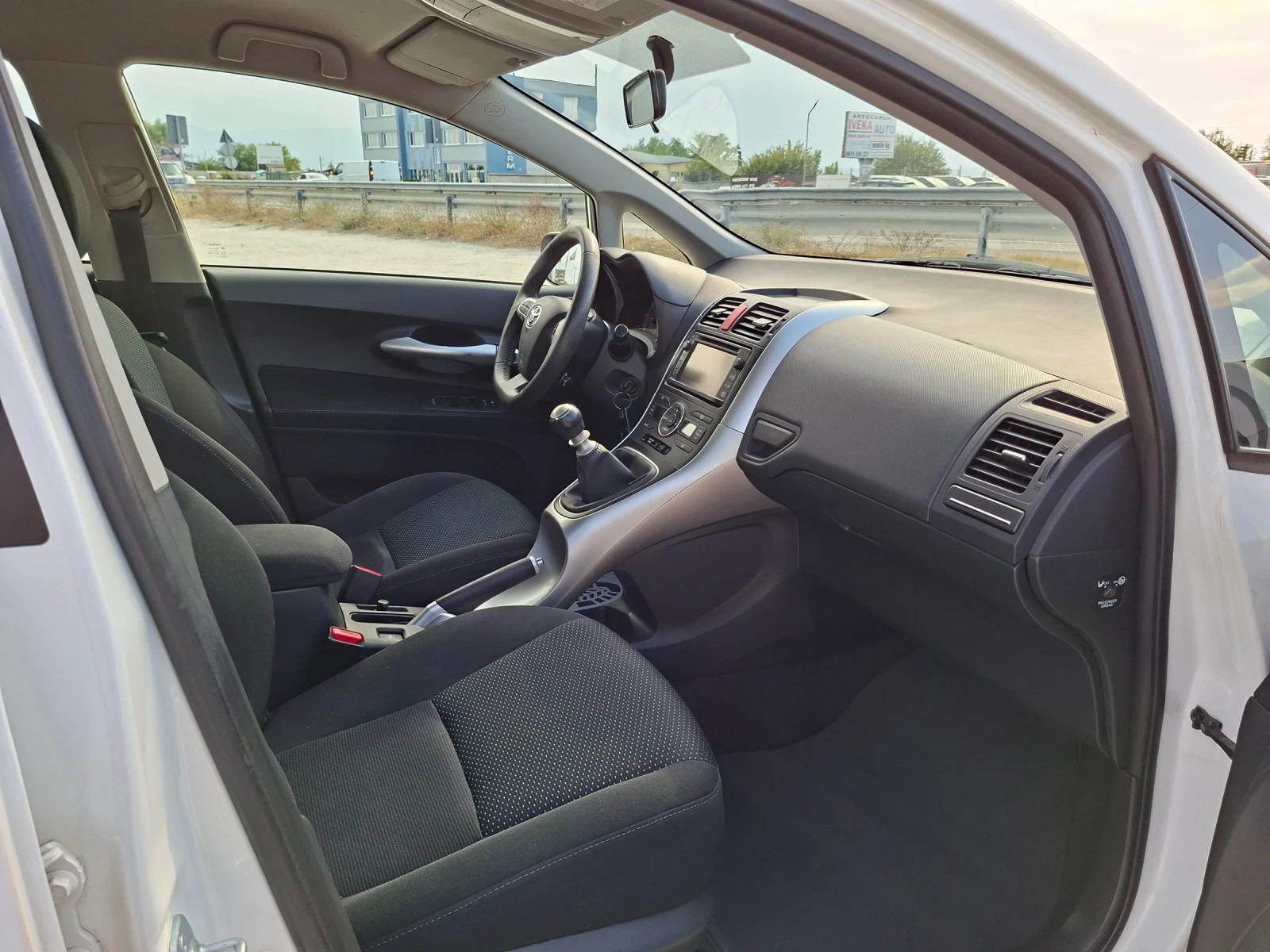 Toyota Auris 1.6i/����/6��/2012/194000�� | Mobile.bg � ����������� 11