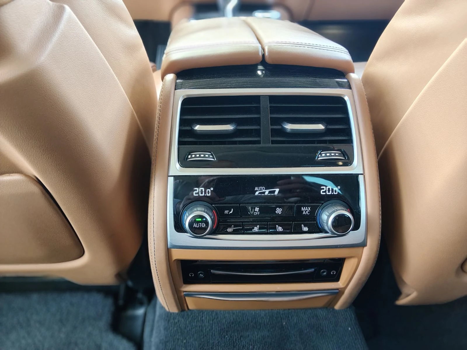 BMW 740 xDrive, снимка 10 - Автомобили и джипове - 56360701