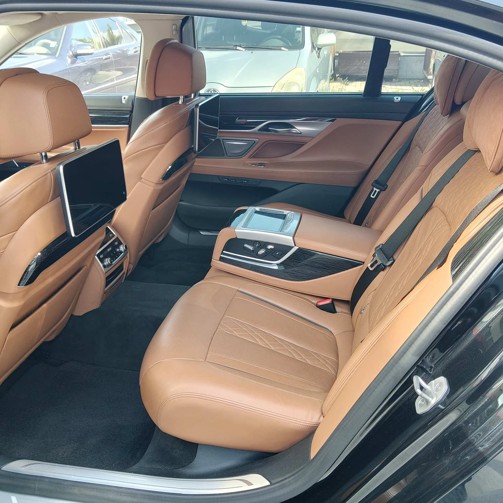 BMW 740 xDrive, снимка 8 - Автомобили и джипове - 56360701