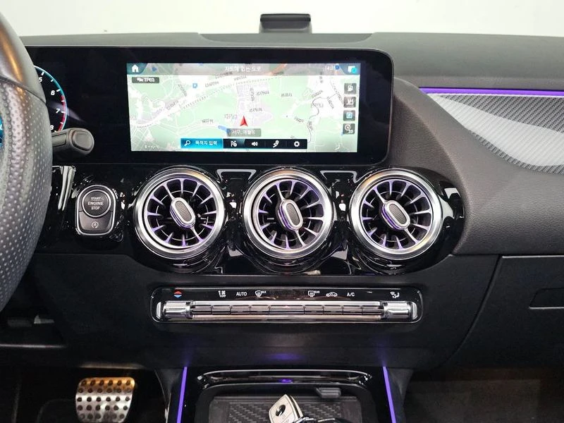 Mercedes-Benz GLA GLA250 4MATIC| 224к.с.| ВКЛ.ТЕХНОТЕСТ, снимка 13 - Автомобили и джипове - 55172379