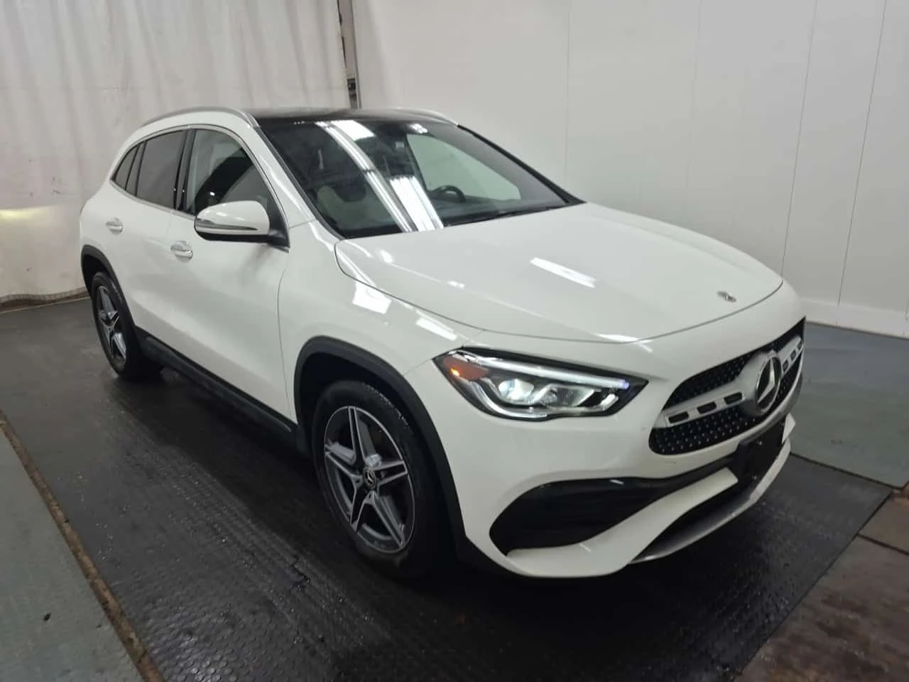 Mercedes-Benz GLC 250 / CARFAX / 360 / DIS / AMBIENT , снимка 2 - Автомобили и джипове - 53825297