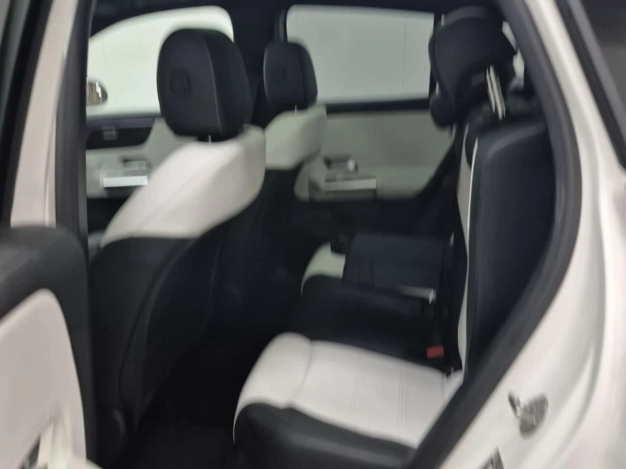 Mercedes-Benz GLC 250 / CARFAX / 360 / DIS / AMBIENT , снимка 11 - Автомобили и джипове - 53825297