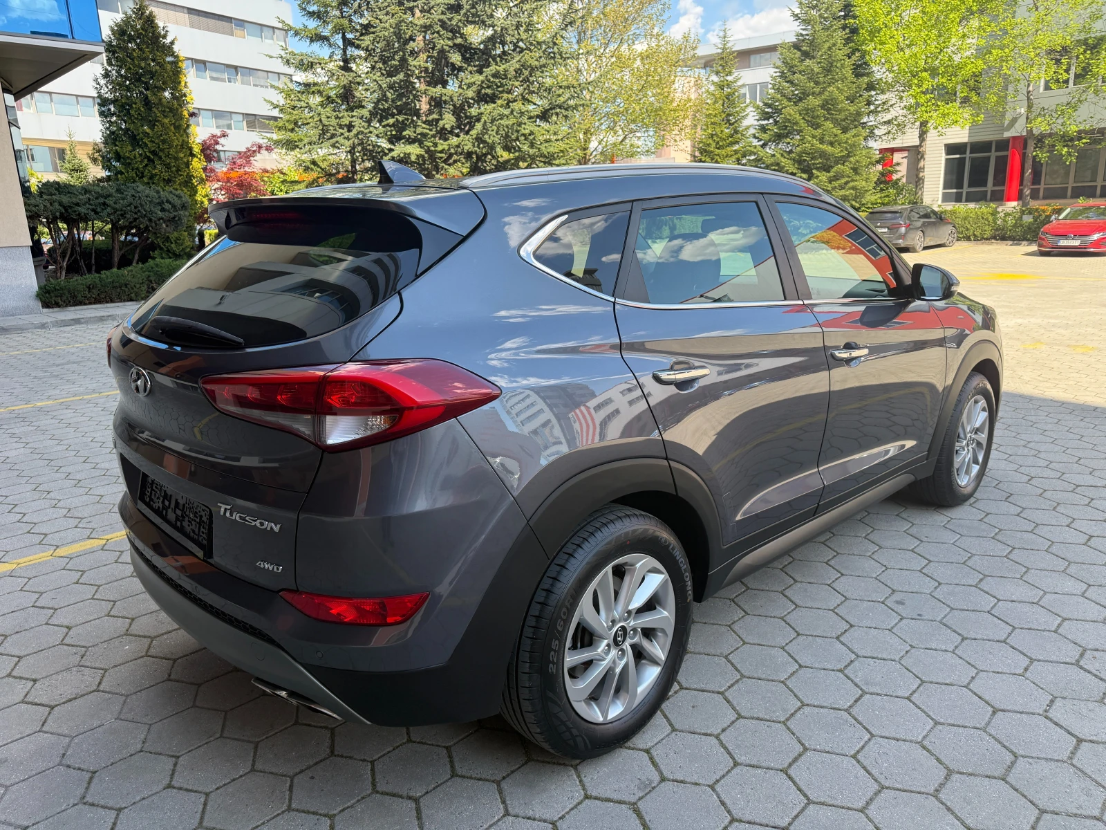 Hyundai Tucson 2.0 CRDI* X-POSSIBLE* 4x4* , снимка 4 - Автомобили и джипове - 54440957