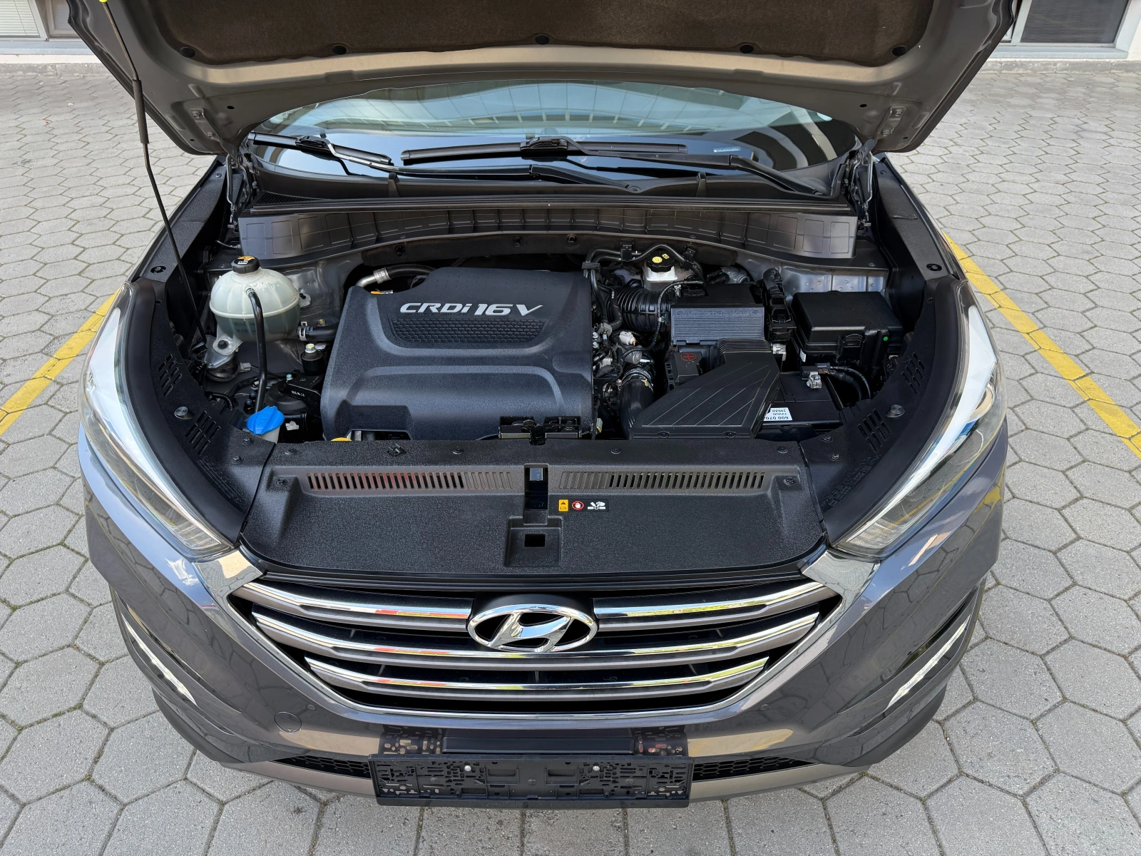 Hyundai Tucson 2.0 CRDI* X-POSSIBLE* 4x4* , снимка 13 - Автомобили и джипове - 54440957