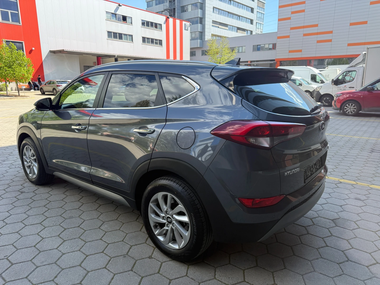 Hyundai Tucson 2.0 CRDI* X-POSSIBLE* 4x4* , снимка 6 - Автомобили и джипове - 54440957