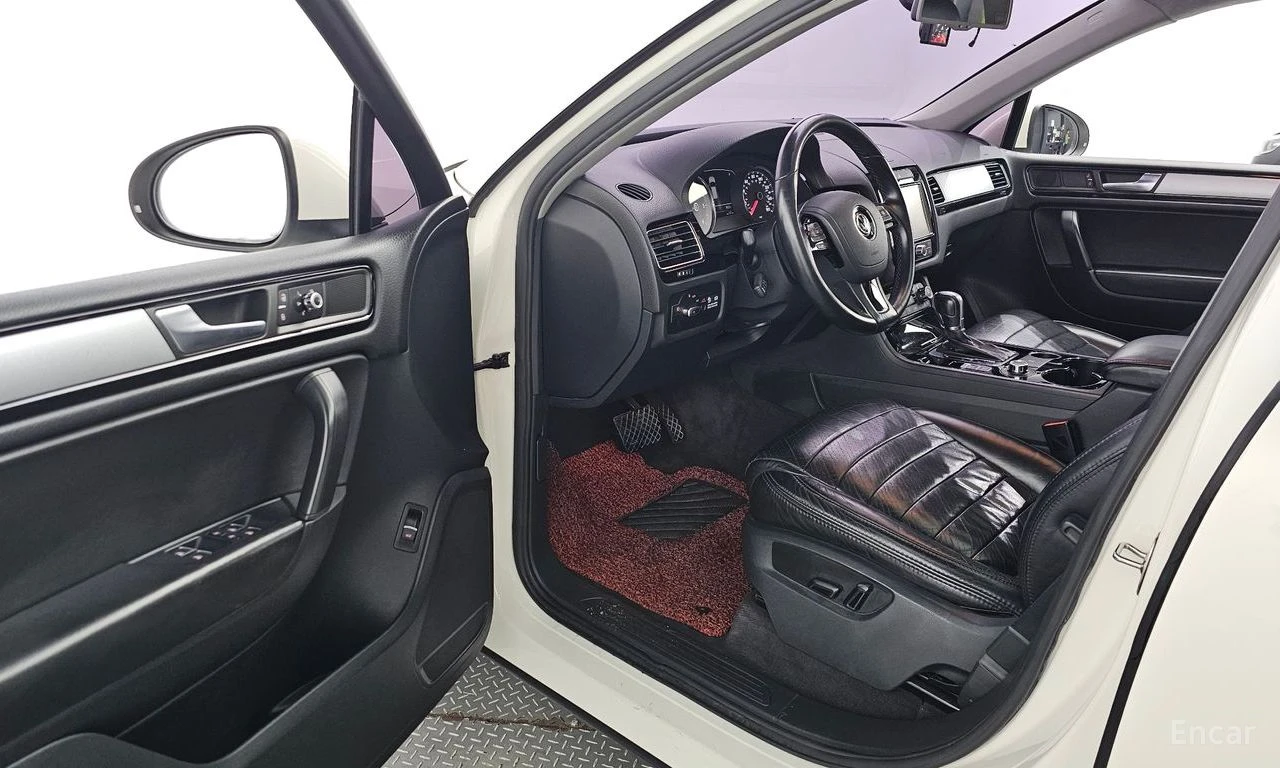 VW Touareg * 3.0TDI* BLUEMOTION* КОЖА* ПОДГРЕВ* ПАНОРАМА* , снимка 10 - Автомобили и джипове - 54497449