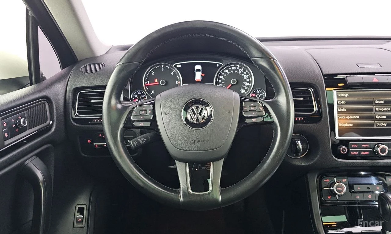 VW Touareg * 3.0TDI* BLUEMOTION* КОЖА* ПОДГРЕВ* ПАНОРАМА* , снимка 13 - Автомобили и джипове - 54497449