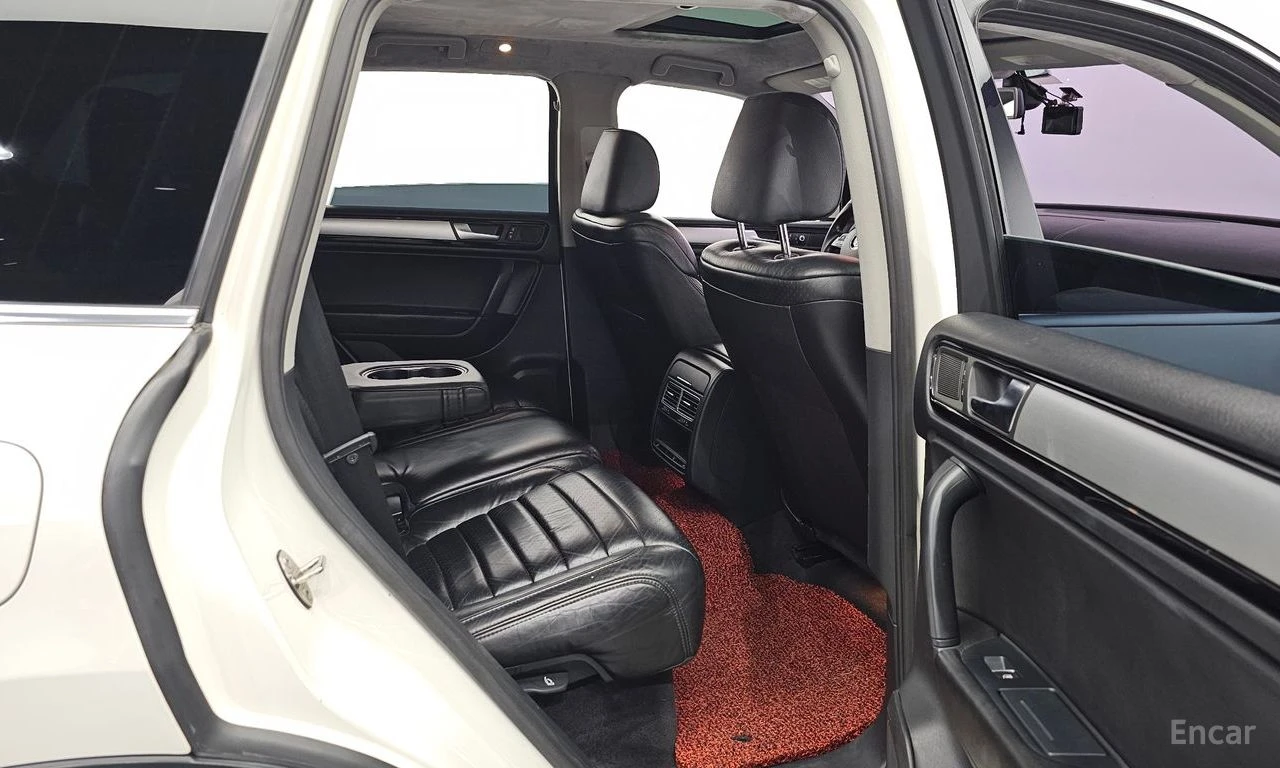 VW Touareg * 3.0TDI* BLUEMOTION* КОЖА* ПОДГРЕВ* ПАНОРАМА* , снимка 12 - Автомобили и джипове - 54497449