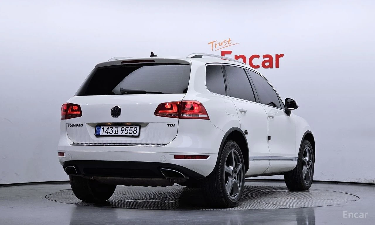 VW Touareg * 3.0TDI* BLUEMOTION* КОЖА* ПОДГРЕВ* ПАНОРАМА* , снимка 2 - Автомобили и джипове - 54497449