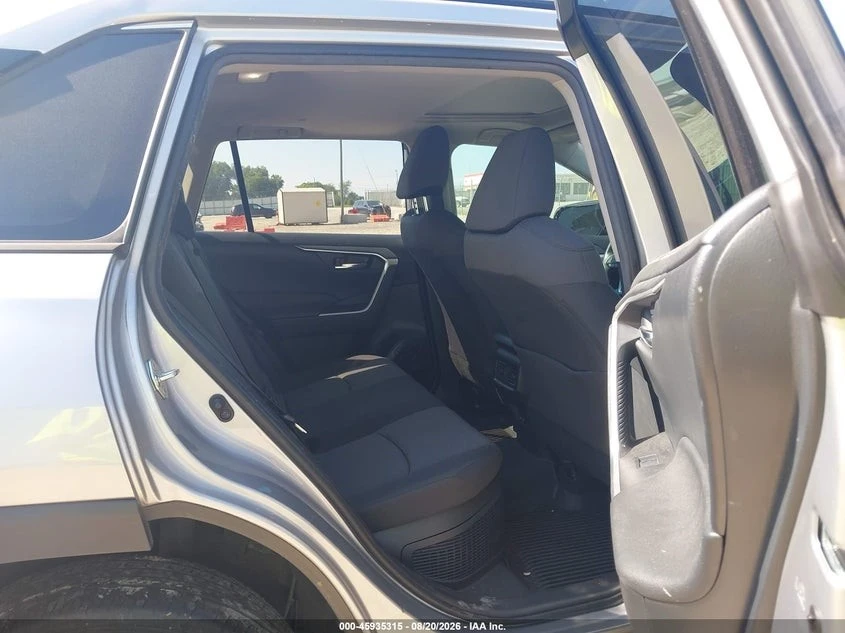 Toyota Rav4 HYBRID XLE, снимка 8 - Автомобили и джипове - 56128873