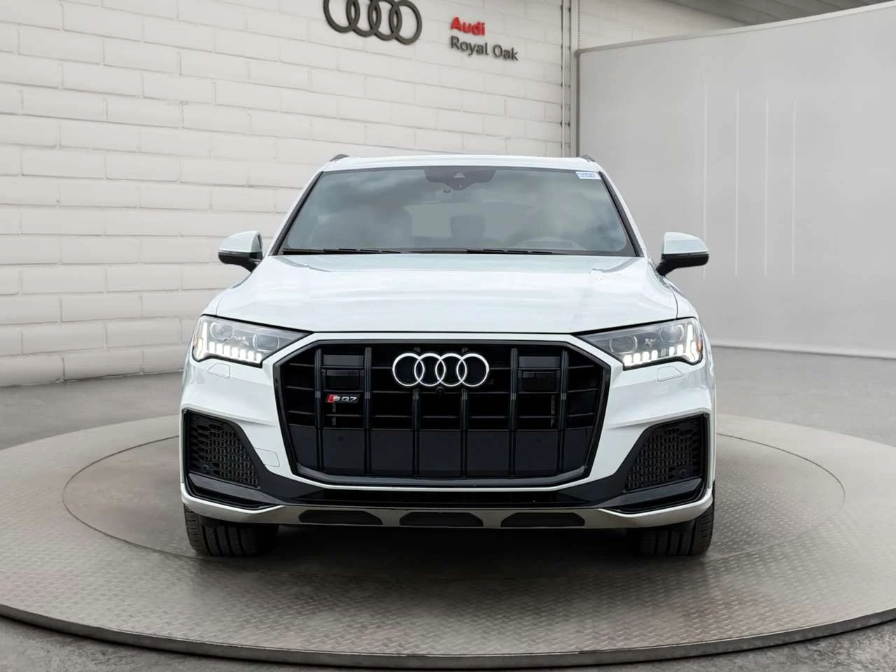Audi SQ7 4.0T (Tiptronic) | Clean Carfax | Alberta Vehicle | Mobile.bg � ����������� 2