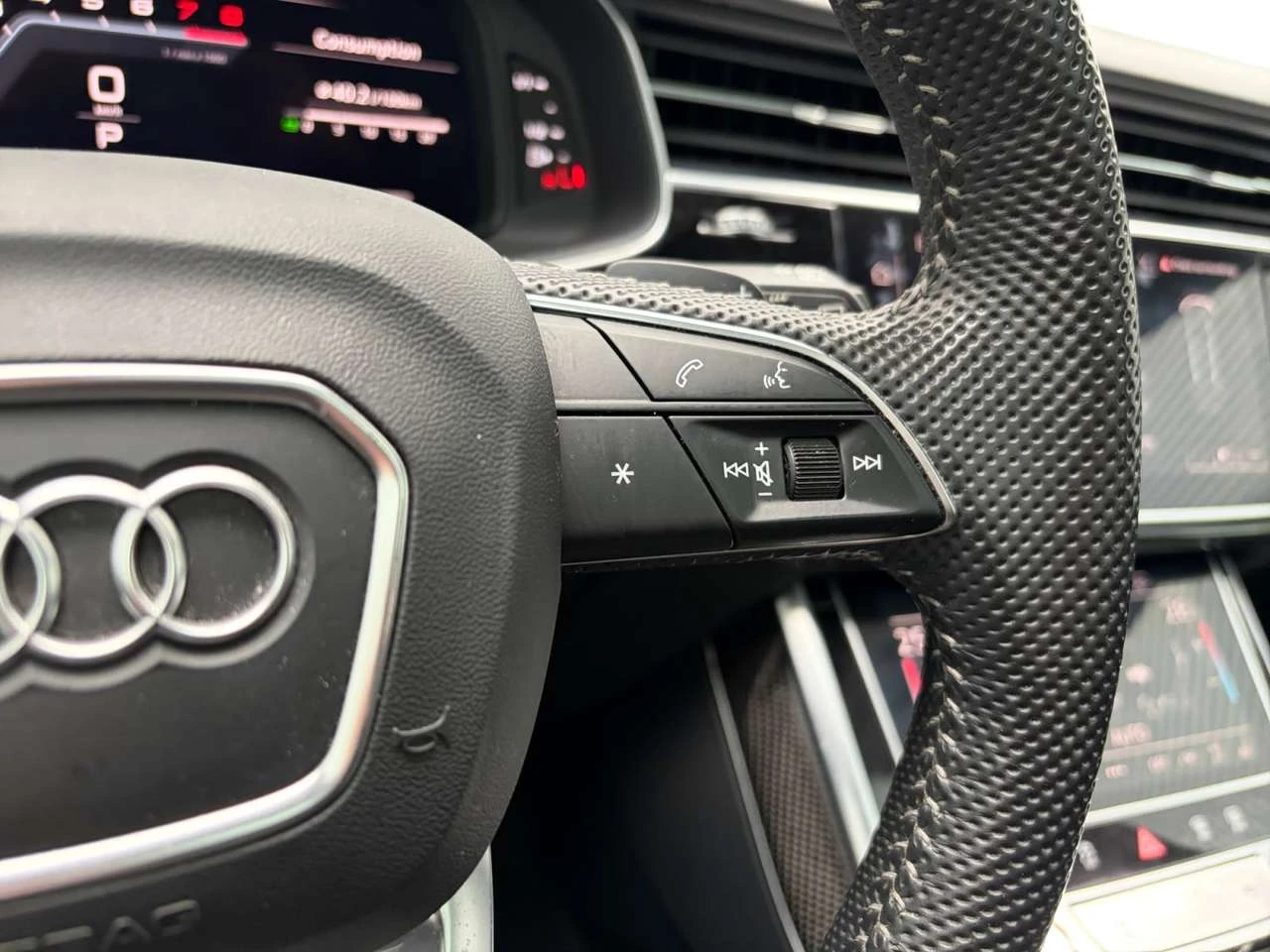 Audi SQ7 4.0T (Tiptronic) | Clean Carfax | Alberta Vehicle | Mobile.bg � ����������� 13