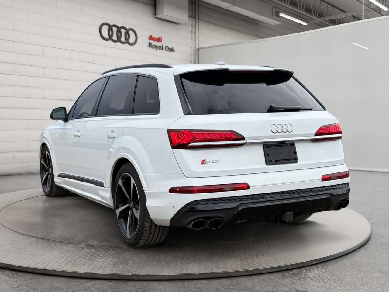 Audi SQ7 4.0T (Tiptronic) | Clean Carfax | Alberta Vehicle | Mobile.bg � ����������� 7