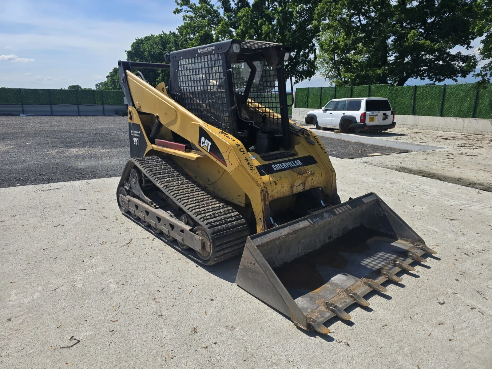 Мини челни товарачи Cat 287