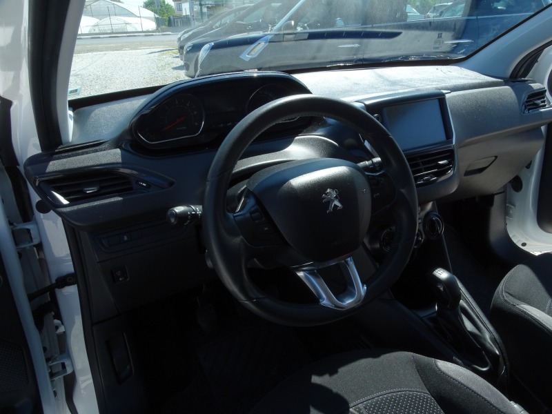 Peugeot 208 1.4 HDI, снимка 13 - Автомобили и джипове - 45633767