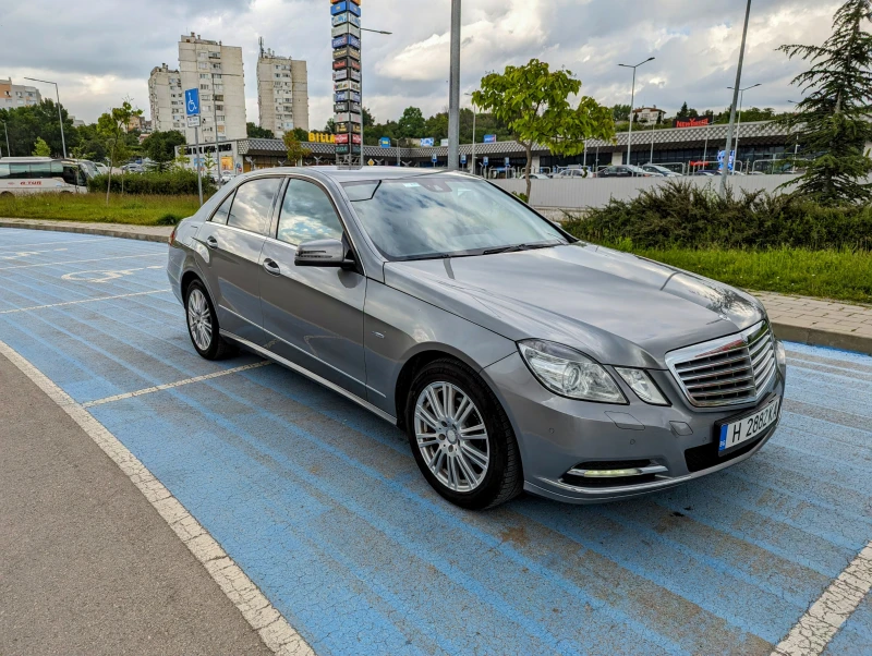 Mercedes-Benz E 220 Elegance 2.2 CDI, снимка 3 - Автомобили и джипове - 47013092