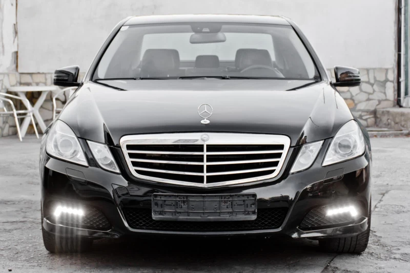 Mercedes-Benz E 350 CDI-AMG-4Matic-ПОДГРЕВ-AMBIENT-FULL LED-NAVI-TOP, снимка 2 - Автомобили и джипове - 47361989